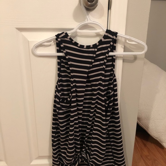 Size 6 lululemon tie back tank - Picture 3 of 3